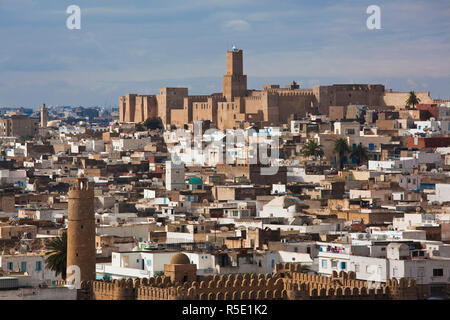 La Tunisie, la Côte Centrale de Tunisie, Sousse, augmentation de la vue sur la Médina vers la kasbah et le Musée Archéologique de Sousse Banque D'Images