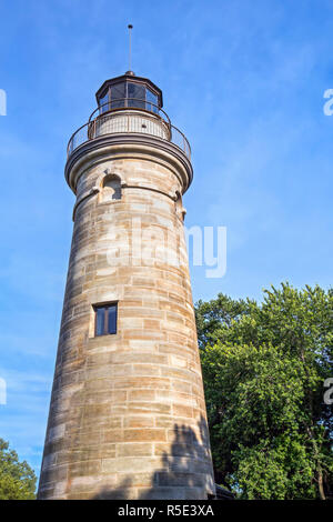 L'Erie Terre Lumière, également connu sous le nom de l'ancienne lumière Presque Isle, est un phare situé sur la rive du lac Erie de Erie, Pennsylvanie. Banque D'Images