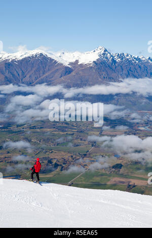 Domaine skiable de Coronet Peak et la chaîne des Remarkables, Queenstown, Central Otago, île du Sud, Nouvelle-Zélande Banque D'Images