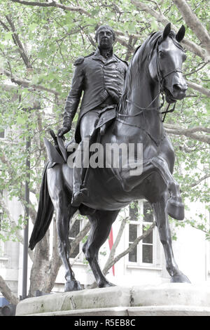 Statue du Roi George 3e dans la rue Cockspur,Westminster London,UK, Banque D'Images