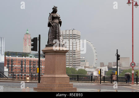 Statue de la reine Victoria, 1896 par CB Birch sur Fleet Street, City of London, UK Banque D'Images