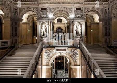 Vienne, Autriche - 24 novembre 2018 : escalier intérieur du Musée d'Histoire Naturelle Banque D'Images