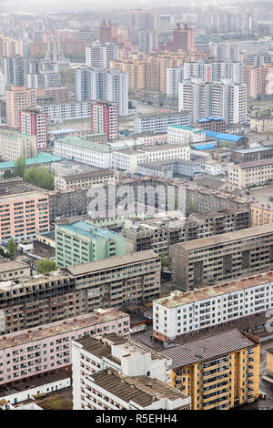 Peuples démocratique République populaire démocratique de Corée (RPDC), la Corée du Nord, Pyongyang, des toits de la ville Banque D'Images