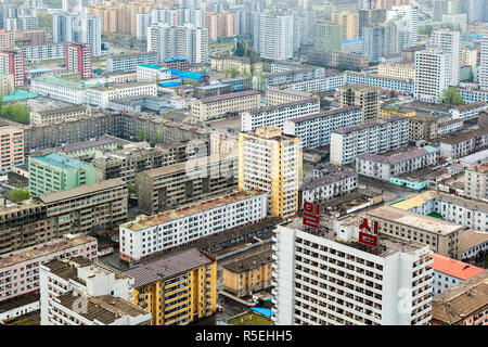 Peuples démocratique République populaire démocratique de Corée (RPDC), la Corée du Nord, Pyongyang, des toits de la ville Banque D'Images
