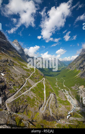 Trollstigen (le Troll) de l'échelle, More og Romsdal, Etats-Unis Banque D'Images