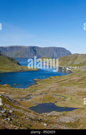 Village de pêche isolé en luna comme Paysage, Kamoyvaer, Nordkapp, Norvège Banque D'Images