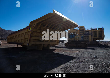 Pièces pour les machines géantes qui est utilisé au Super Pit goldmine à Kalgoorlie, Australie. Banque D'Images