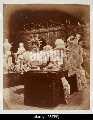 Groupe de sculpture dans la cour romaine. Vues photographiques de l'avancement de la Sydenham, Crystal Palace. Prises au cours de l'avancement des travaux, par le désir de l'administration, par Philip H. Delamotte. De même que la liste des administrateurs et dirigeants de l'entreprise, etc. Londres, 1855. Source : Tab.442.a.5, la plaque 19. Auteur : DELAMOTTE, Philip Henry. Banque D'Images