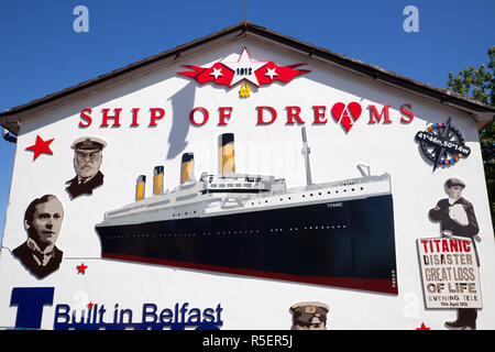 L'Irlande du Nord, Belfast, Mur peinture murale représentant le Titanic dans l'Est de Belfast Banque D'Images
