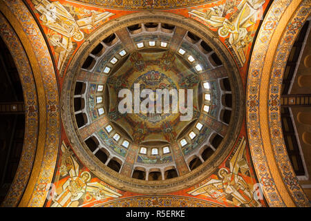 France, Normandie, Lisieux, la Basilique de Sainte Thérèse Banque D'Images