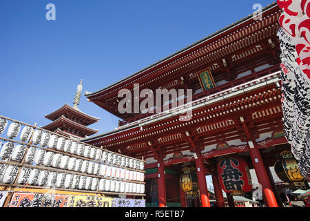 Japon, Tokyo, Asakusa, le Temple d'Asakusa Kannon, porte Hozomon Banque D'Images