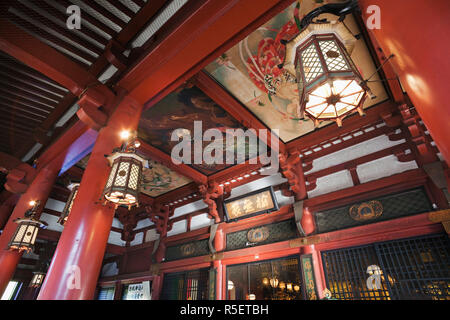 Japon, Tokyo, Asakusa, l'intérieur du Temple Asakusa Kannon Banque D'Images