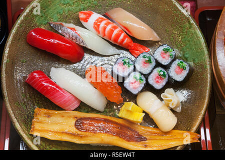 Japon, Tokyo, restaurant de sushi en plastique Affichage Fenêtre Banque D'Images