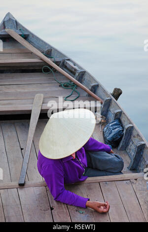 Vietnam, Hoi An, la vieille ville, Bateau Dame sur la rivière Hoai Banque D'Images