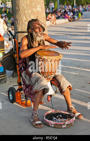 L'Angleterre, Londres, South Bank, Southwark, Southbank Centre, Musicien de rue Banque D'Images