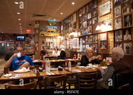 À l'intérieur de Carnegie Deli, 7e Avenue, Manhattan, New York City, USA Banque D'Images