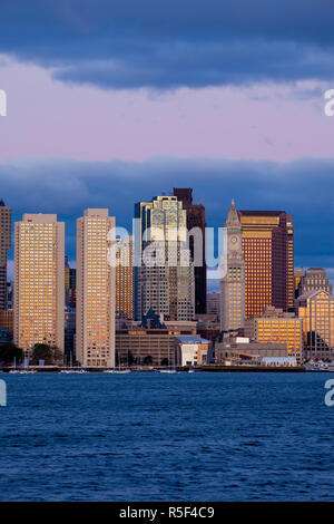 États-unis, Massachusetts, Boston, ville skline vue sur le port de Boston Banque D'Images