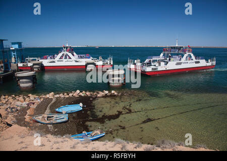 La Tunisie, la Côte Centrale de Tunisie, d'El Jorf, ferry entre le continent et l'île de Djerba Banque D'Images
