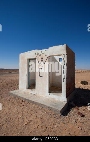 La Tunisie, Ksour, Parcours C 105, en bordure du désert de toilettes, WC Banque D'Images