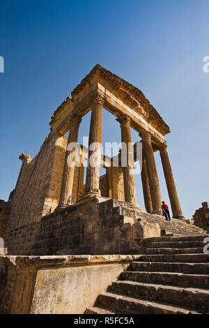 La Tunisie, centre-ouest de la Tunisie, de l'ère romaine Dougga, ruines de la ville, site de l'Unesco, le Capitole, Place des vents Banque D'Images