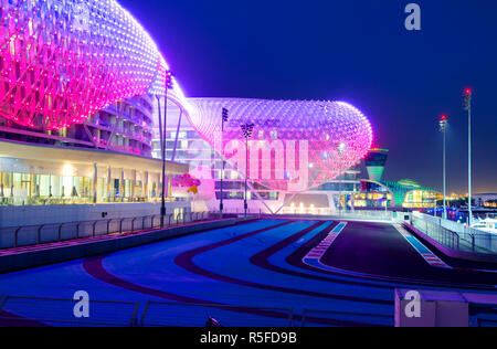 Emirats arabes unis, Abu Dhabi, Yas Island, l'hôtel Yas Yas Marina et du circuit automobile du Grand Prix Banque D'Images