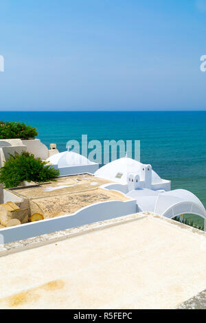 Vue sur les toits de la médina de Hammamet à la mer méditerranée Banque D'Images