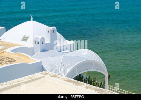 Vue sur les toits de la médina de Hammamet à la mer méditerranée Banque D'Images