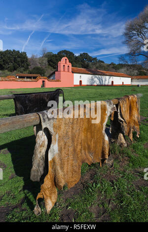 États-unis, Californie, Californie du Sud, Lompoc, la Purisima Mission State Historic Park, extérieur avec cuirs bovins Banque D'Images