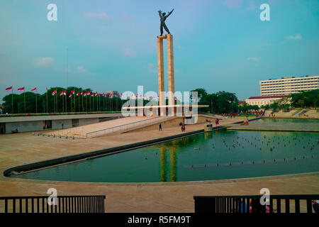 Un charmant ciel et statue de la liberté à Lapangan Banteng Banque D'Images