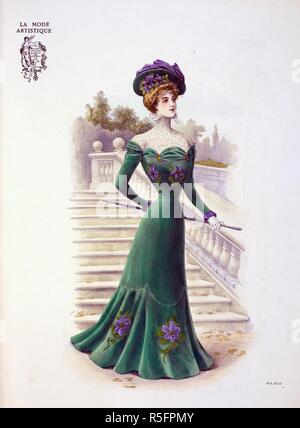 Design by Paquin. Il est coupé en princesse, le velours vert doux accrochés aux lignes de la figure. La profonde et volant et le corsage sont brodées à intervalles avec beaucoup de bouquets de violettes et le dernier qui est dÃ©colletÃ© sur une guimpe de guipure de Venise est drapée dans un mode plus efficace et pris vers le bas avec barettes de coller ou a travaillé l'or. La Powder Puff [La version anglaise de "La mode artistique'. ; 1898]. (Londres, Angleterre : 1898). Source : La plaque d'août Powder Puff 200. Banque D'Images