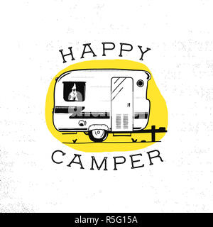 Loisirs mobiles. Remorque campeur heureux au croquis silhouette style. Vintage hand drawn camp rv. Maison sur roues. Transport voyage lent. Le point isolé sur cercle jaune Banque D'Images