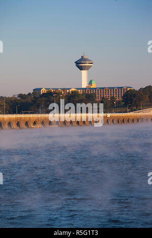 USA, Ohio, Muscle Shoals, Florence, tour Renaissance, Wilson et de blocage, le lac de barrage de la rivière Tennessee et Wilson Banque D'Images