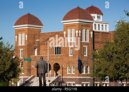 USA, Alabama, Birmingham, Église baptiste et le révérend Martin Luther King Statue Banque D'Images