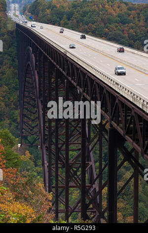 USA, West Virginia, Fayetteville, New River Gorge River National, New River Gorge Bridge, hauteur- 876 pieds Banque D'Images