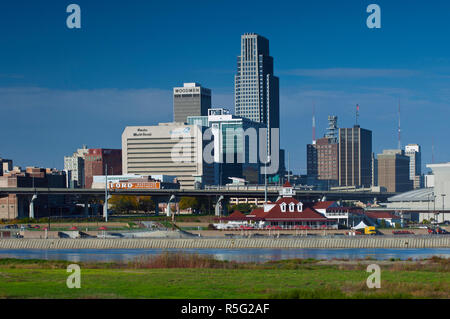 USA, Nebraska, Omaha, Skyline, Rivière Missouri Banque D'Images