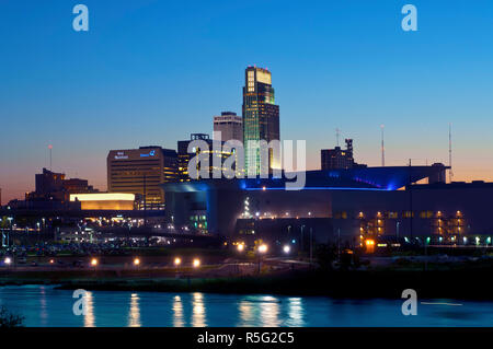 USA, Nebraska, Omaha, Skyline, Rivière Missouri Banque D'Images