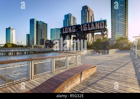 Au bord de l'East River, dans le Queens, à Long Island, New York City, ISA Banque D'Images