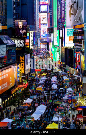 Manhattan, Broadway à Times Square, à New York, USA Banque D'Images
