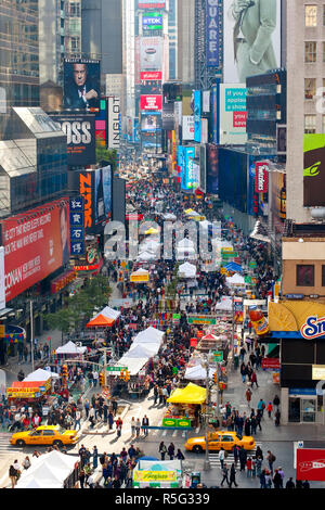 Manhattan, Broadway à Times Square, à New York, USA Banque D'Images