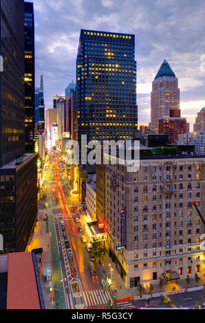 USA, New York, Manhattan, Midtown, Broadway à Times Square Banque D'Images