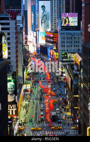 USA, New York, Manhattan, Midtown, Broadway à Times Square Banque D'Images