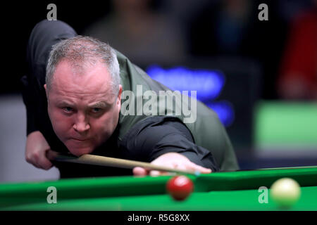 John Higgins en action contre Alan McManus pendant cinq jours du Championnat du Royaume-Uni Betway au York Barbican. Banque D'Images