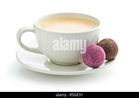 Tasse à café et truffes douces boules. Banque D'Images