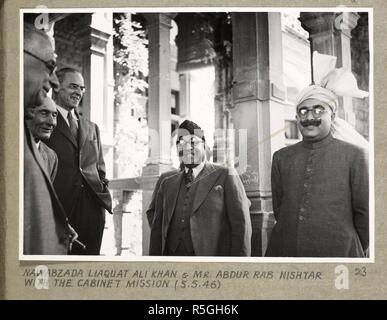 Nawabzada Liaquat Ali Khan & M. Abdur Rab Nishtar avec la Mission du Cabinet, Simla []. Joyce Collection : Cabnet Mission en Inde - 1946 - volume II. L'Inde en mai 1946. Source : Photo 134/2(23). Auteur : Bureau international d'information de presse. Banque D'Images