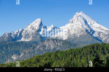 Le mont enneigé de pics de montagne Watzmann ridge en Alpes bavaroises Banque D'Images