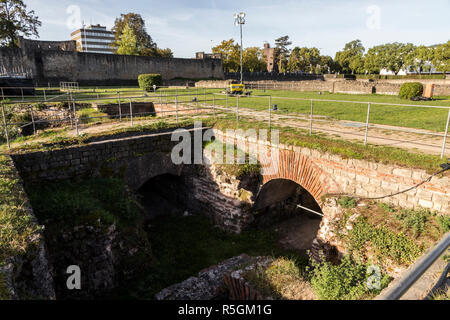 Trier, Allemagne. L'Imperial Baths (Kaiserthermen), un grand bain romain complexe de la ville antique d'Augusta Treverorum. Un site du patrimoine mondial sinc Banque D'Images