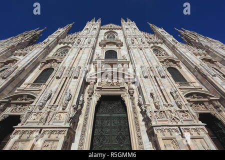 L'extérieur, la cathédrale de Milan, le Duomo di Santa Maria Nascente, Milan, Lombardie, Italie Banque D'Images