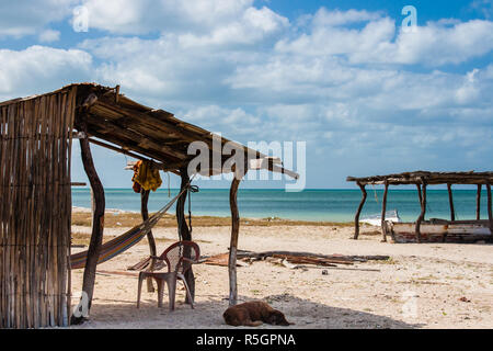 Hamac traditionnel à côté de la plage à Cabo de la Vela Banque D'Images