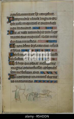 Bas-de-page lieux de tournage femme un cerf avec une flèche, tandis que son chien de chasse siezes l'animal blessé. Psautier ('Le psautier de la Reine Mary"). Angleterre (Londres/Westminster ou East Anglia ?) ; entre 1310 et 1320. Source : Royal 2 B. VII, f.153. Langue : Français de l'Amérique latine, avec les légendes des images. Banque D'Images