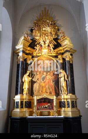 Saint Pierre et Paul autel dans l'église collégiale de Neumunster à Würzburg, Allemagne Banque D'Images